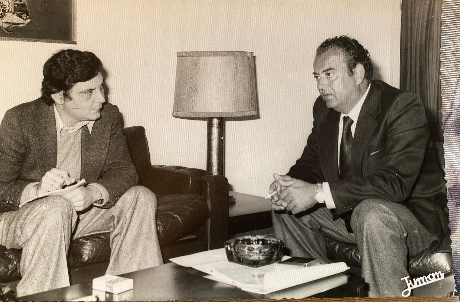 Agustín Merello, entrevistando para 'Diario de Cádiz' a Carlos Bernal, presidente de la Junta del Puerto.