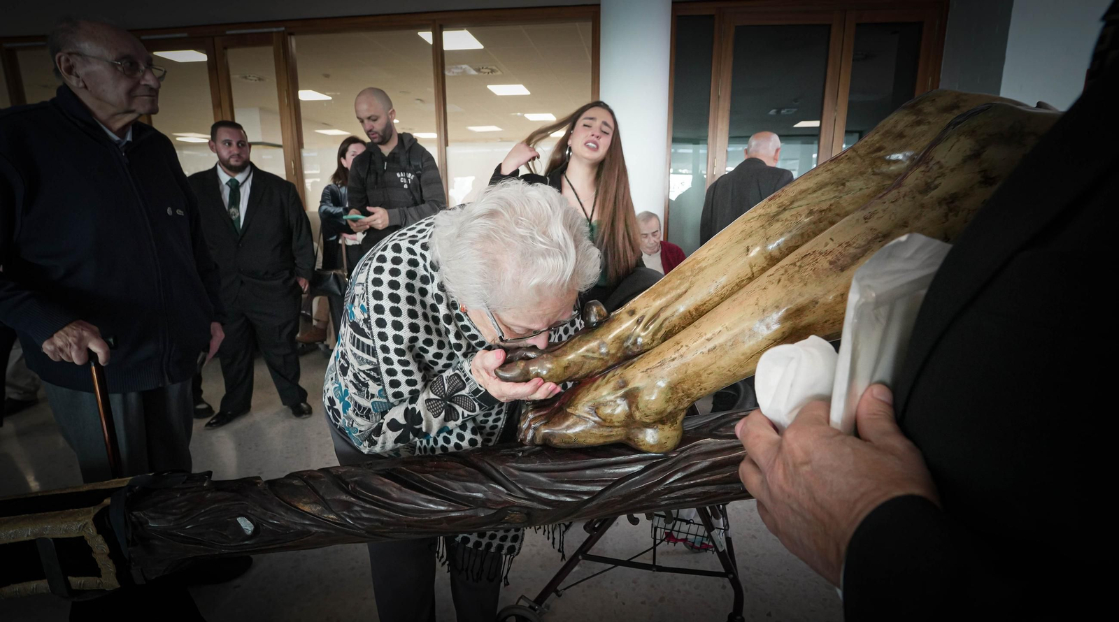 Imágenes del Cristo de la Esperanza con los ancianos del San Juan Grande en Jerez