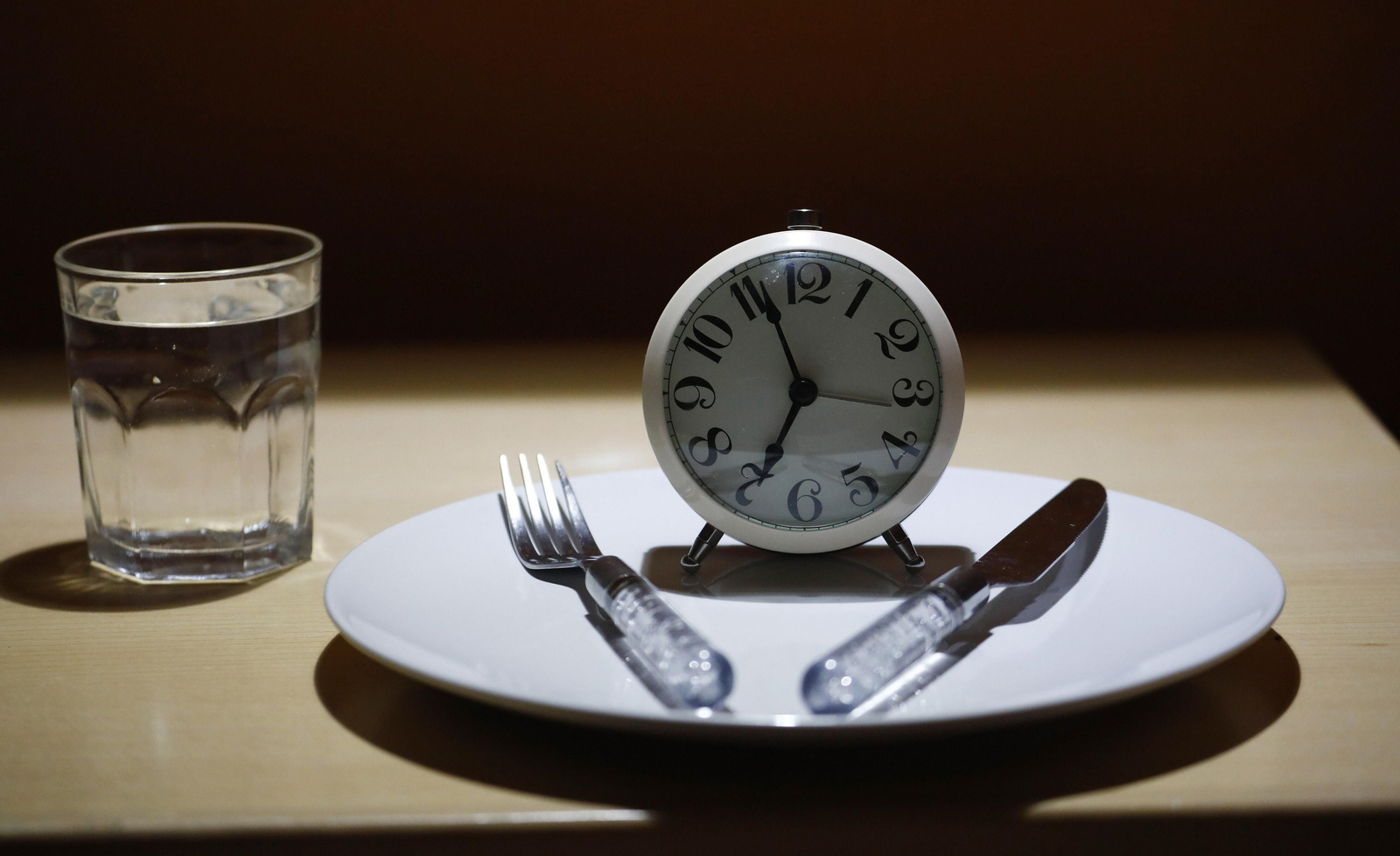 El ayuno intermitente: riesgos y beneficios de la dieta de moda.