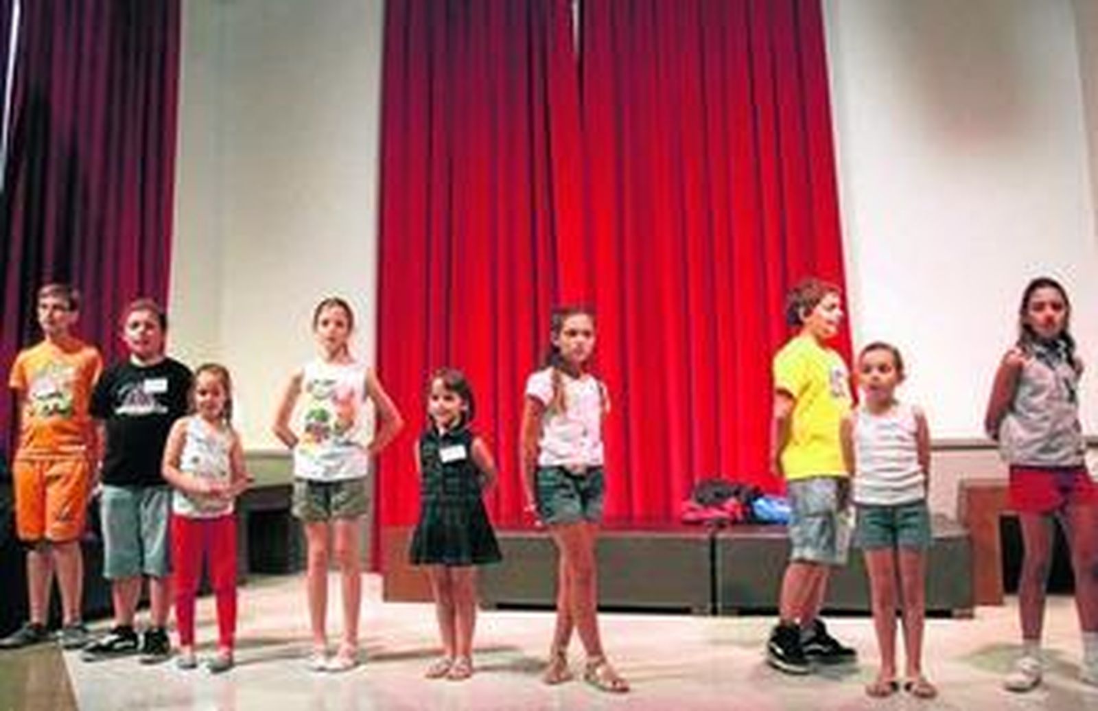 Ensayo con los pequeños que acudieron a la representación en Málaga el pasado mes de junio.
