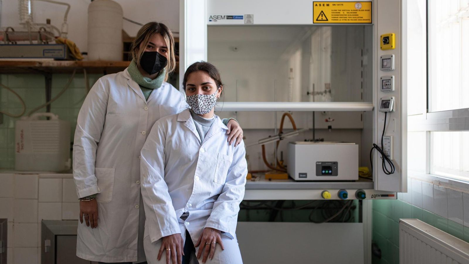 Rocío y Kristina son dos de los trece alumnos que saldrán en mayo con el Diploma de Bachillerato Internacional.