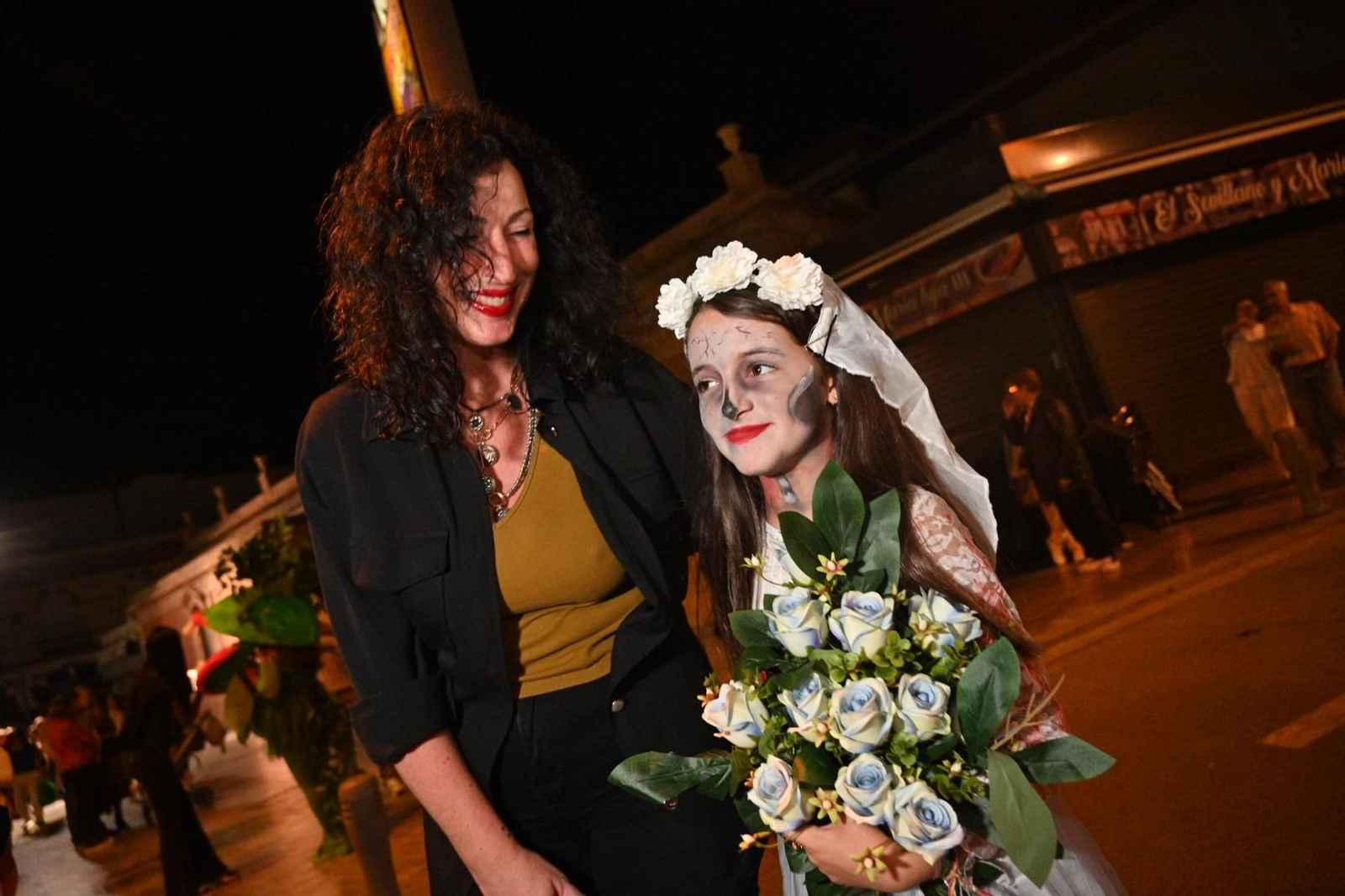 Búscate en las fotos de la Noche en Negro de Almería