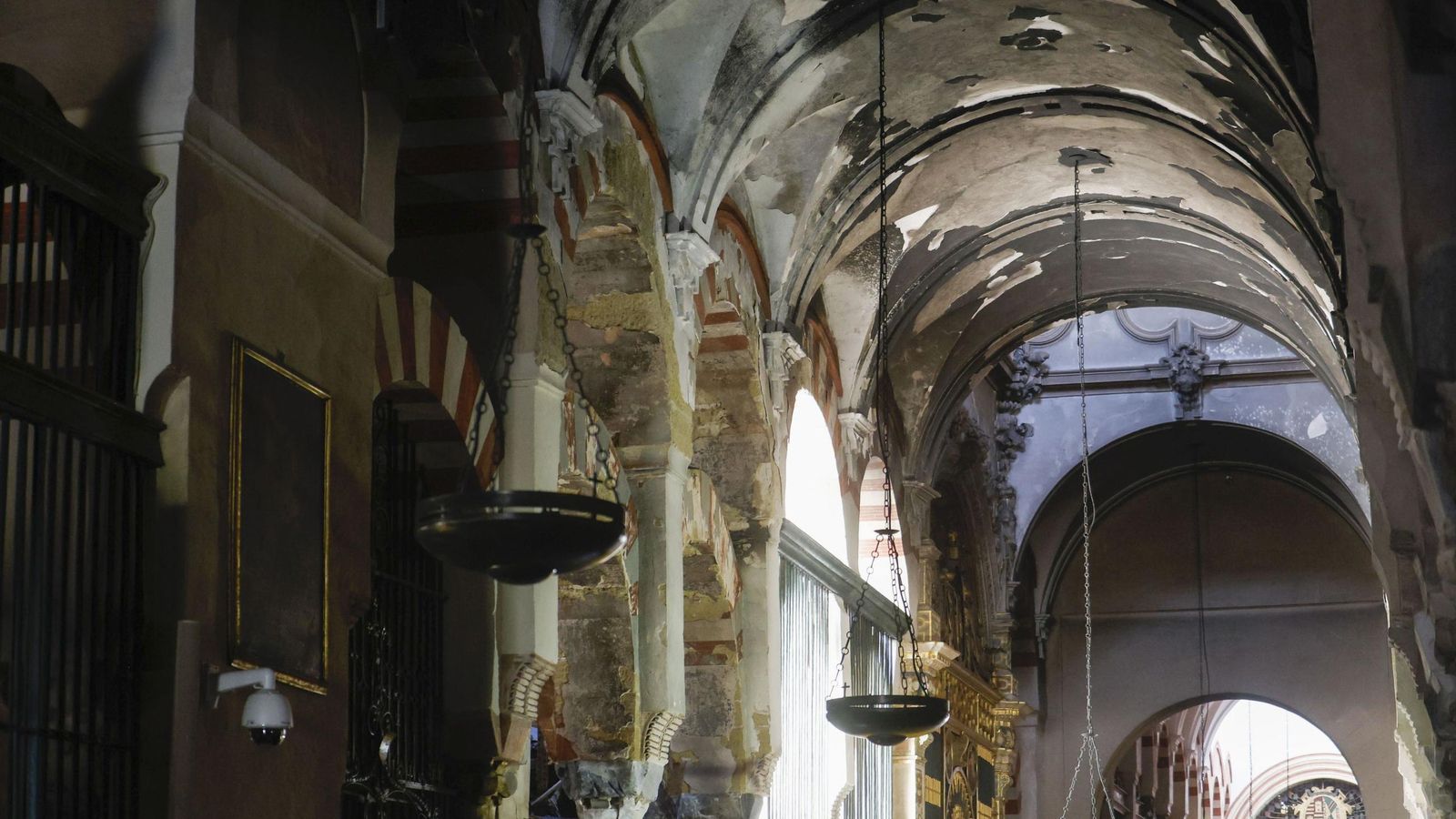 Nave afectada por el incendio en la Mezquita-Catedral.