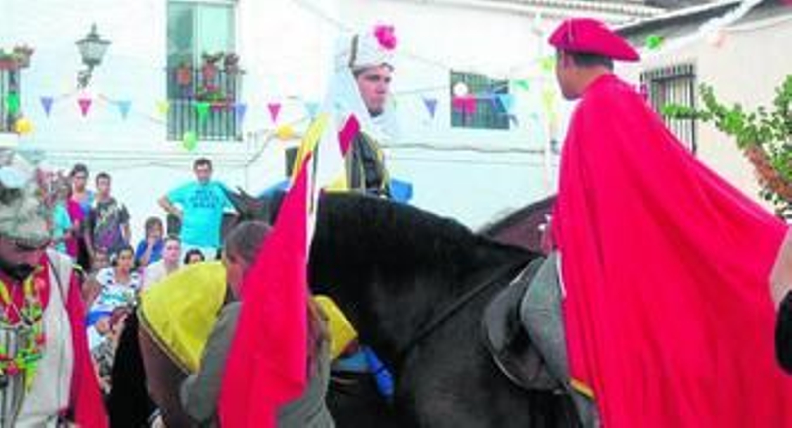 Moros y Cristianos combaten en Senés