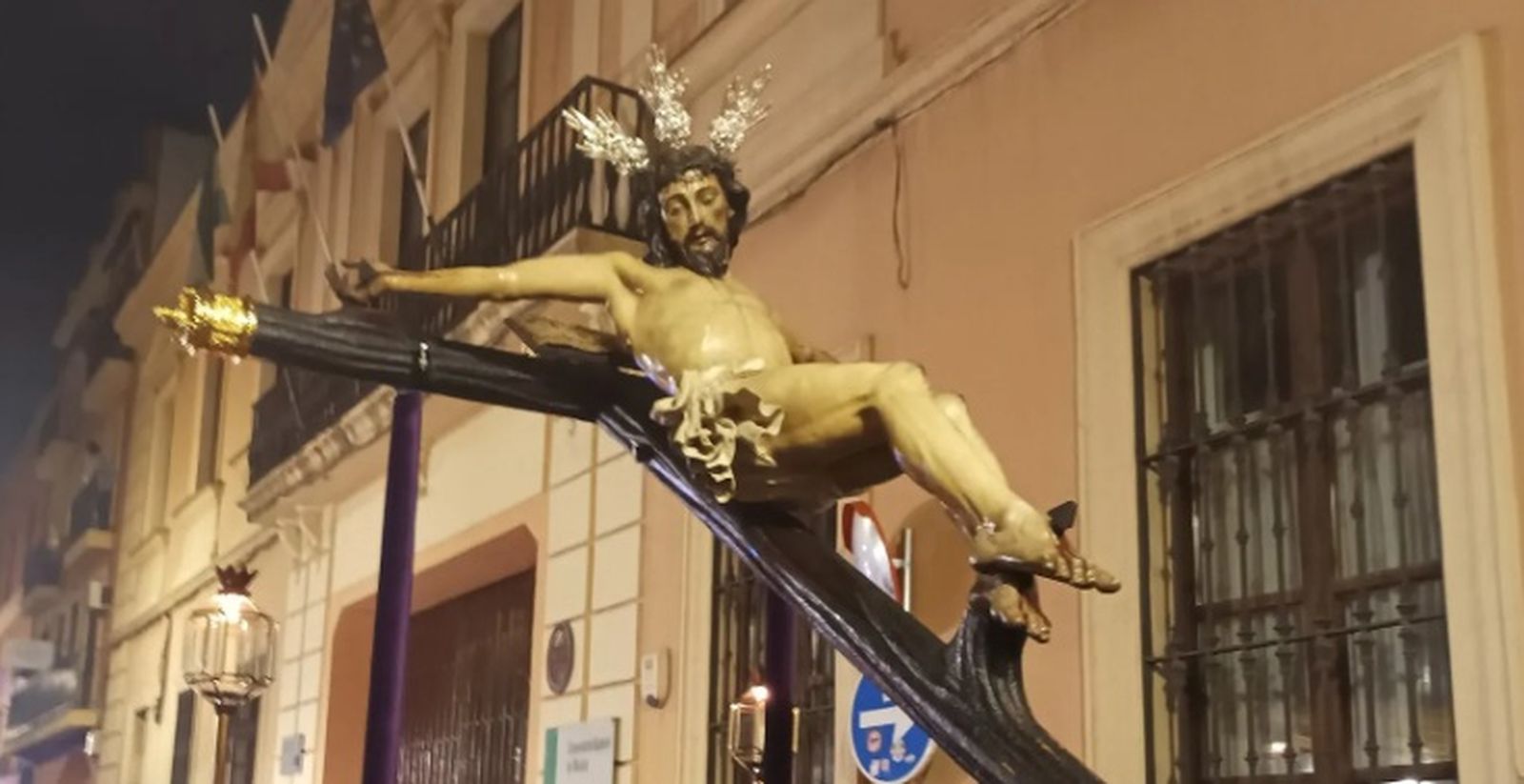 El Cristo de las Siete Palabras recorre en Vía Crucis la feligresía de San Vicente este viernes