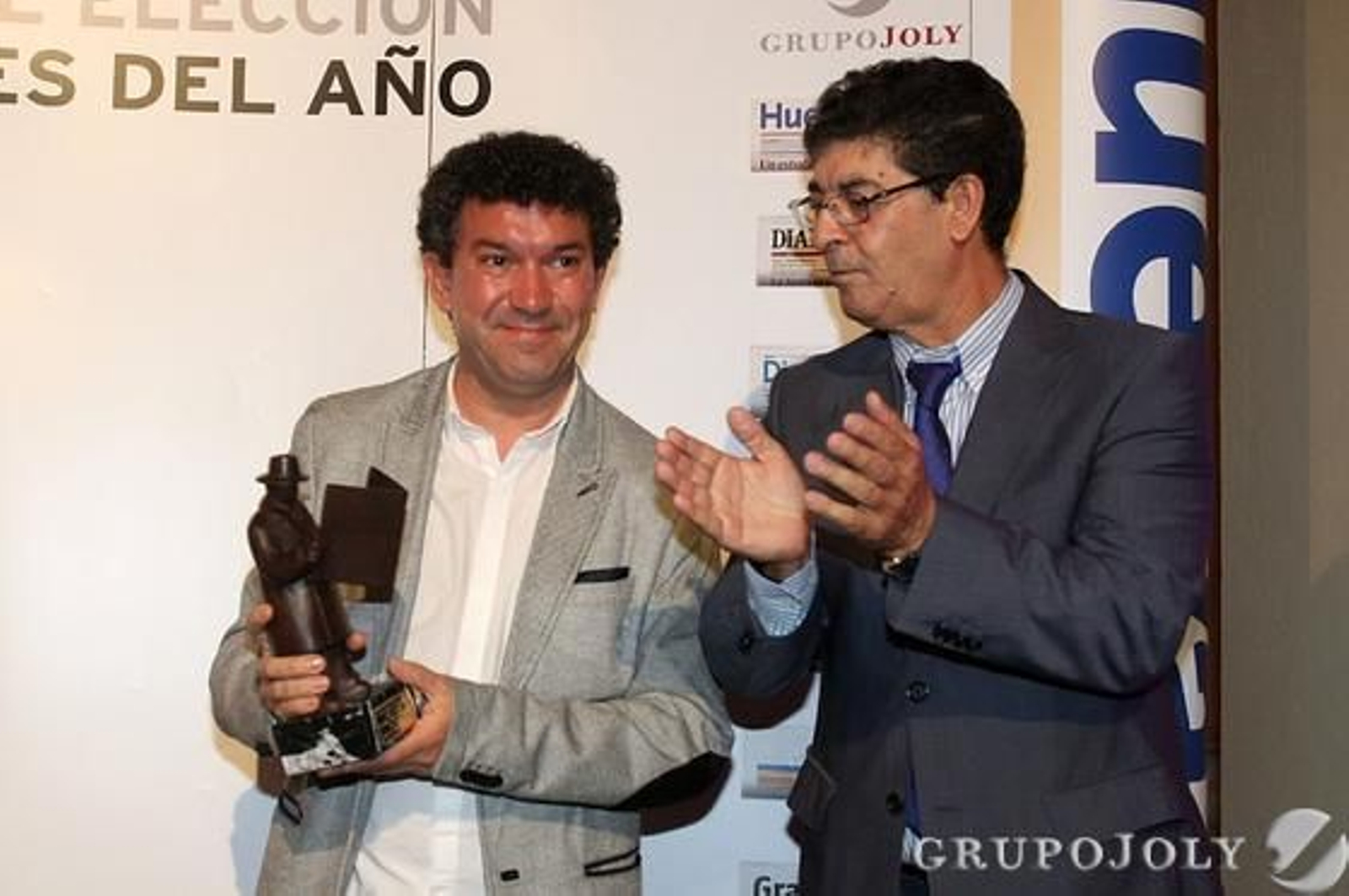 CONSERVATORIO DE NERVA. El director, José Luis Pastor, con el vicepresidente de la Junta de Andalucía, Diego Valderas.

Foto: Josue Correa