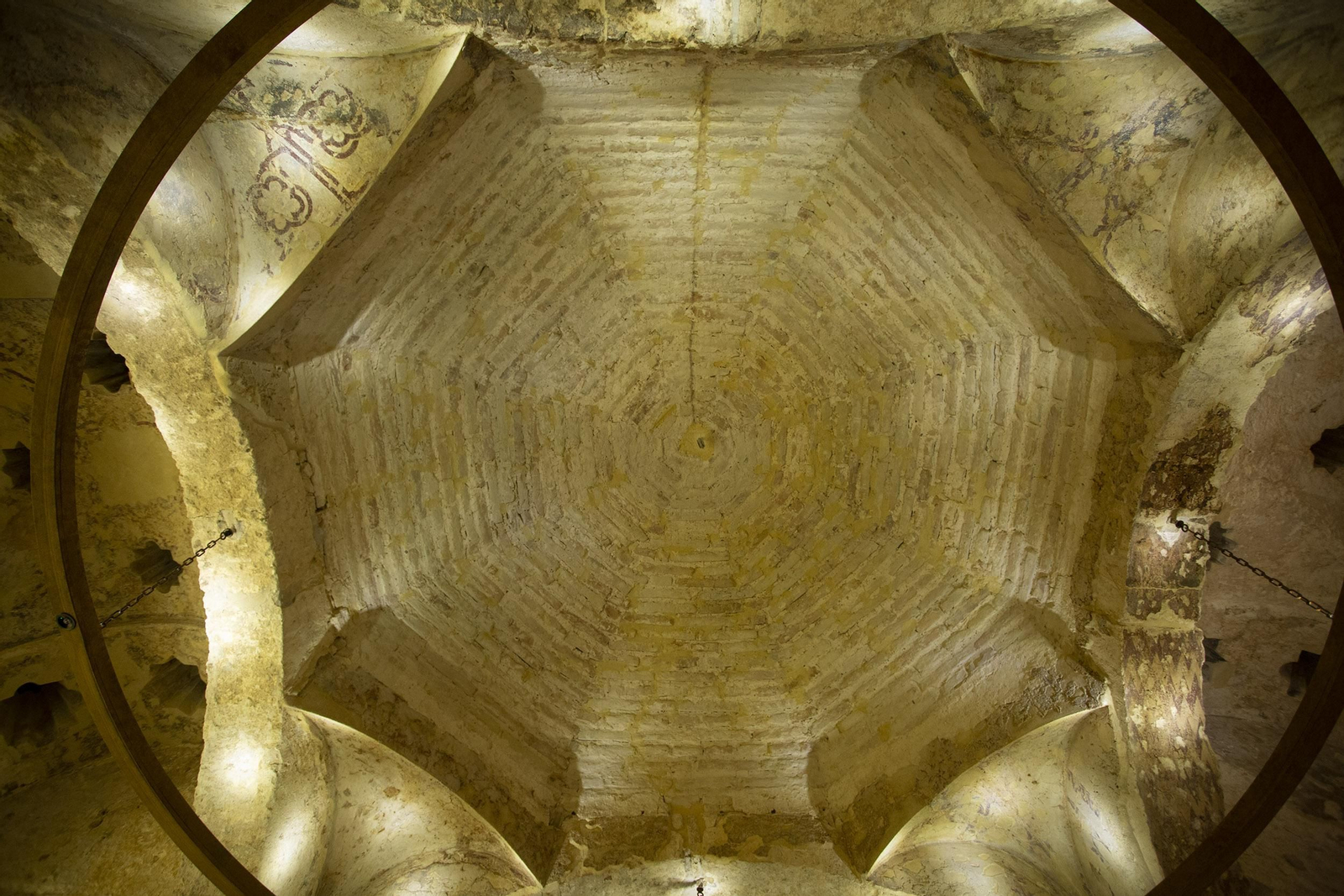 Los baños árabes del bar Giralda, en imágenes