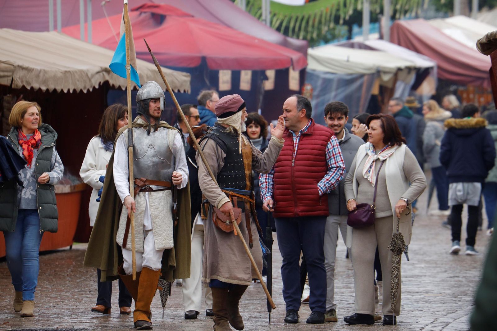 La borrasca Éowyn no consigue deslucir el Mercado Andalusí, en imágenes