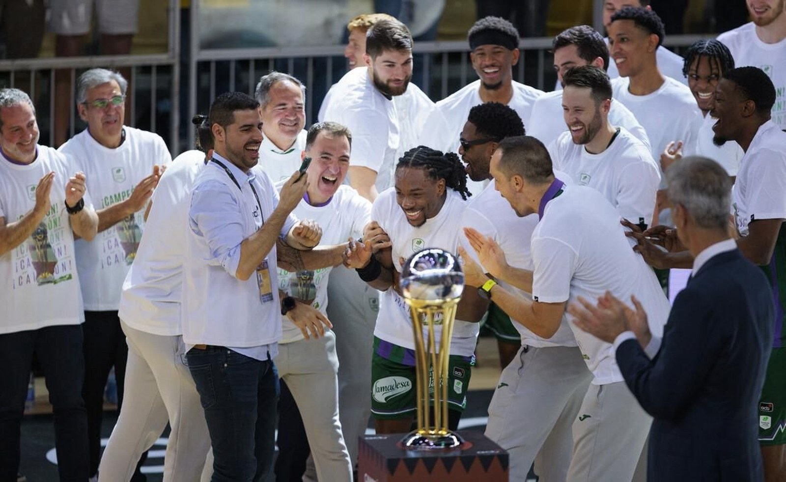 El Unicaja, campeón de Copa: Todas las imágenes del partido, la fiesta y la llegada a Málaga