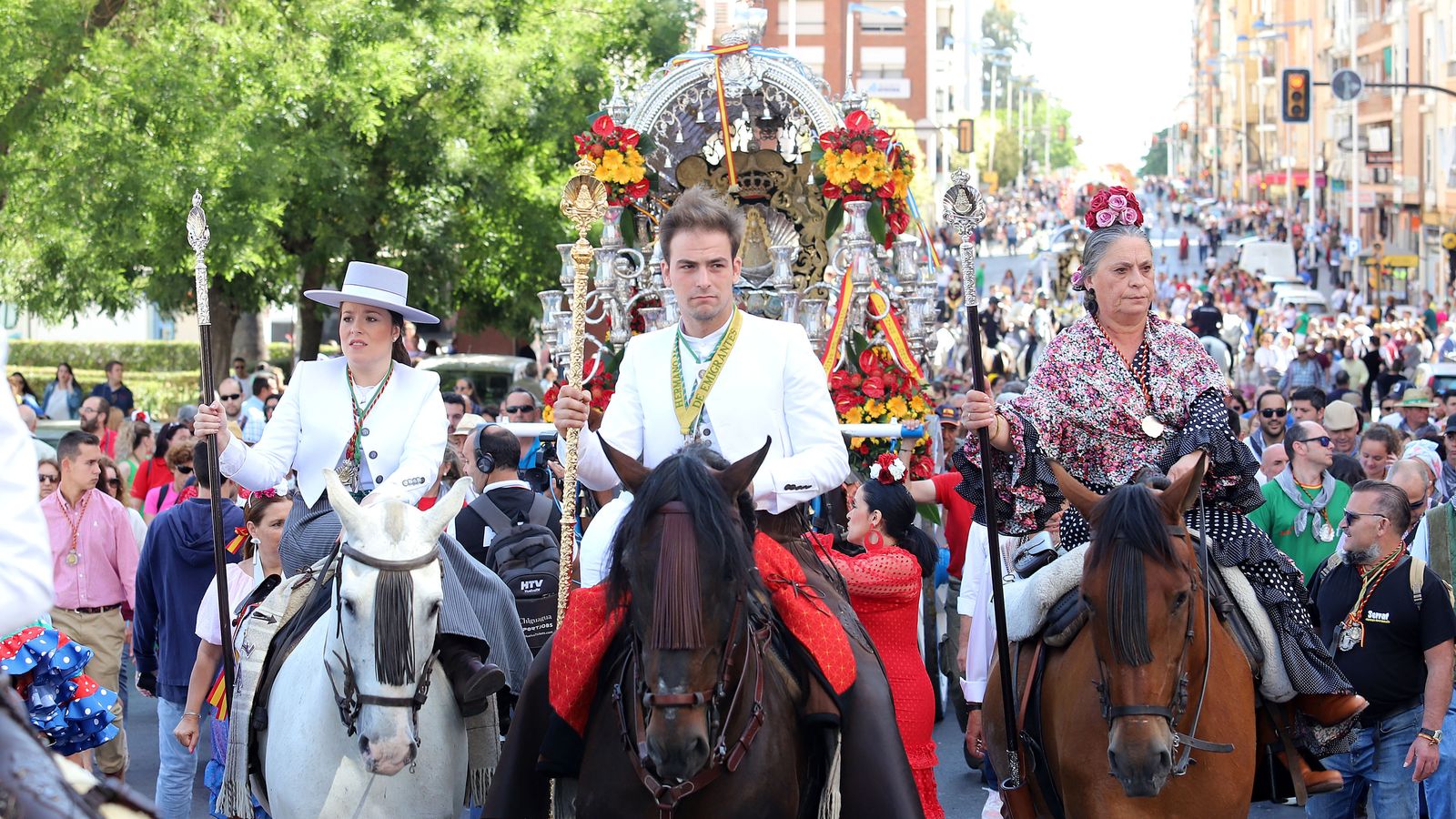 Salida de la Hermandad de Emigrantes para El Rocío.