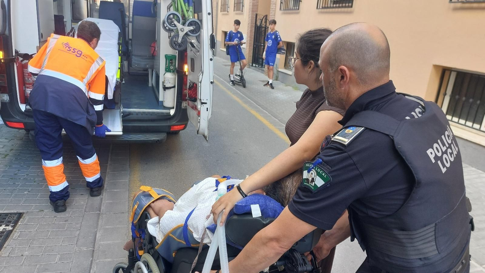 Atención a las personas más vulnerables en Maracena durante el apagón. Atención a las personas más vulnerables en Maracena durante el apagón.