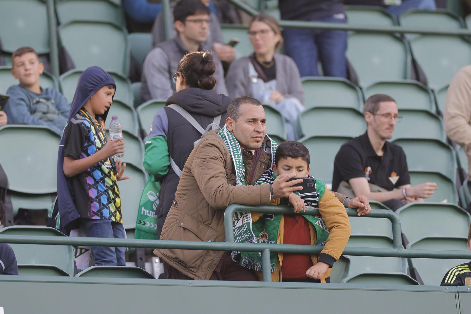 Búscate en las fotos del Betis-Real Madrid