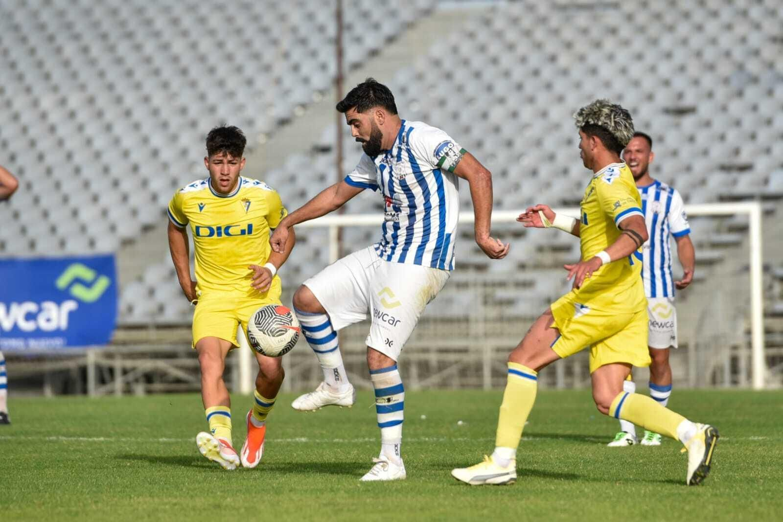 Imágenes del empate entre el Jerez Industrial y Cádiz Balón