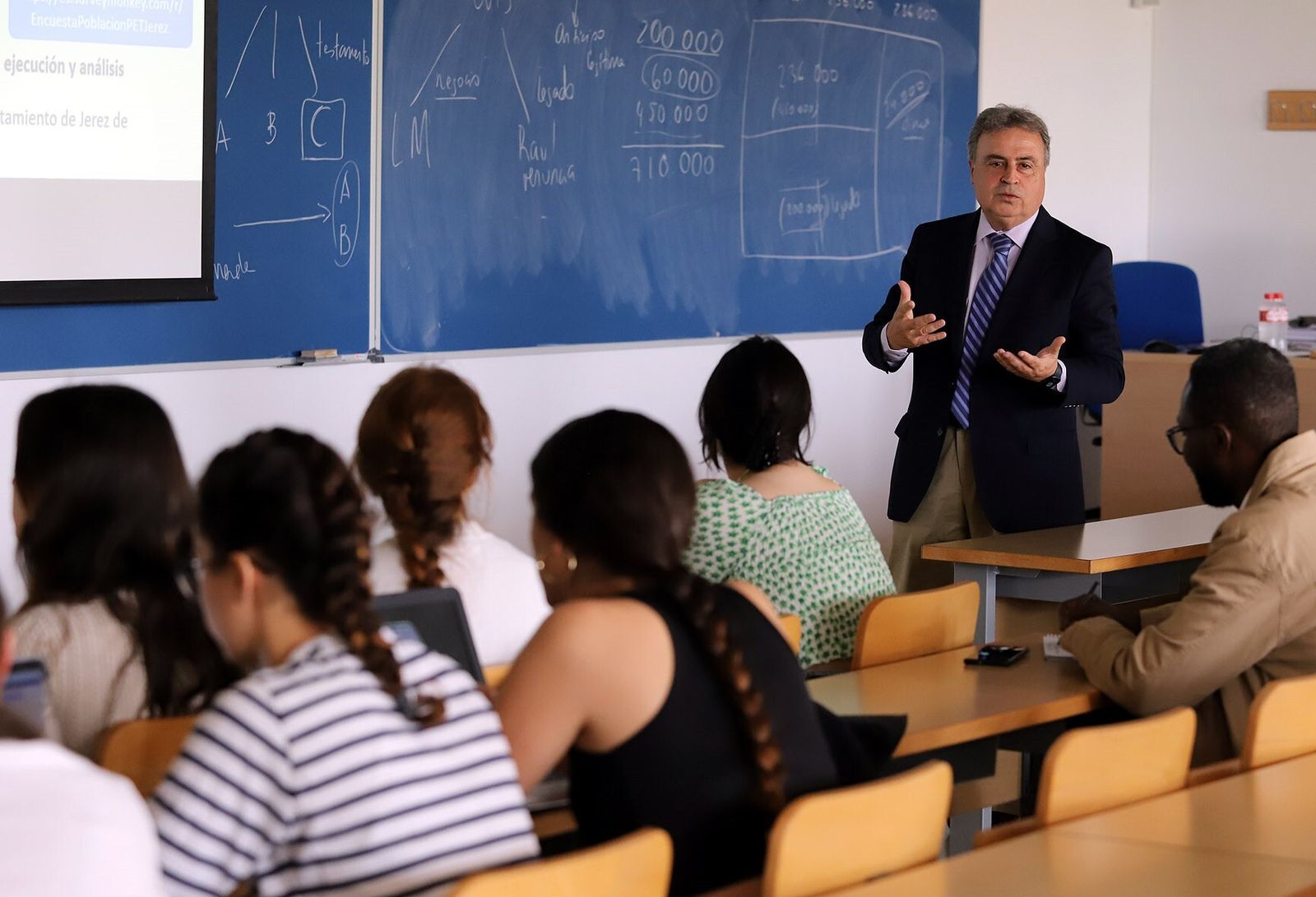 Antonio Real, durante la ponencia ofrecida a los alumnos del Grado de Turismo.