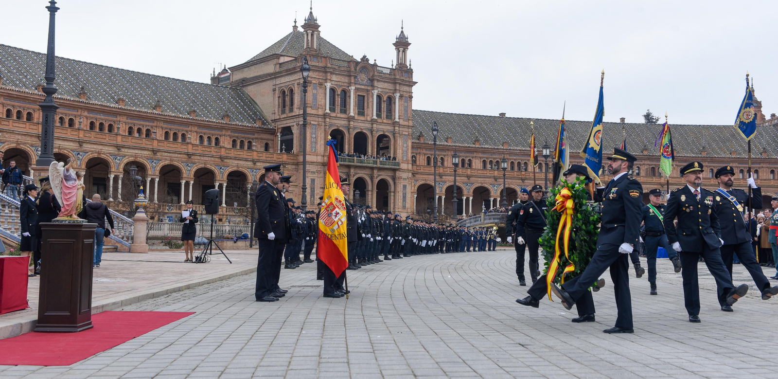 Acto de celebración del Bicentenario de la Policía Nacional en Sevilla