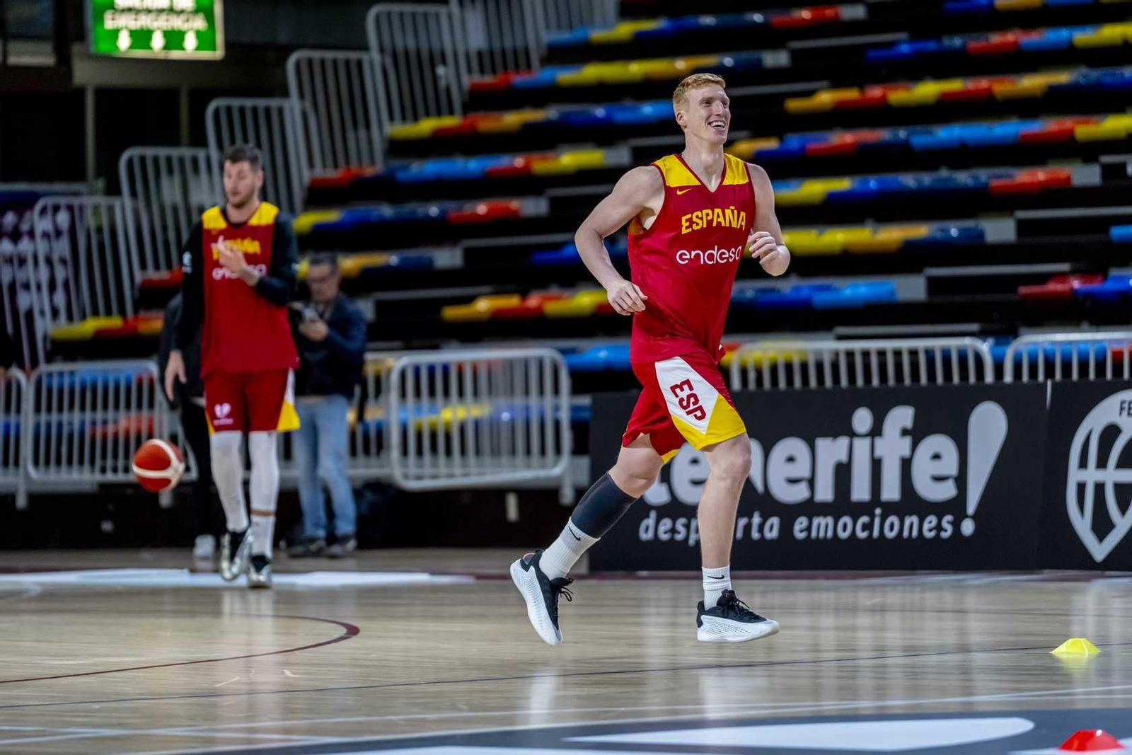 Alberto Díaz, Francis Alonso y Paco Aurioles, en la primera España de Chus Mateo