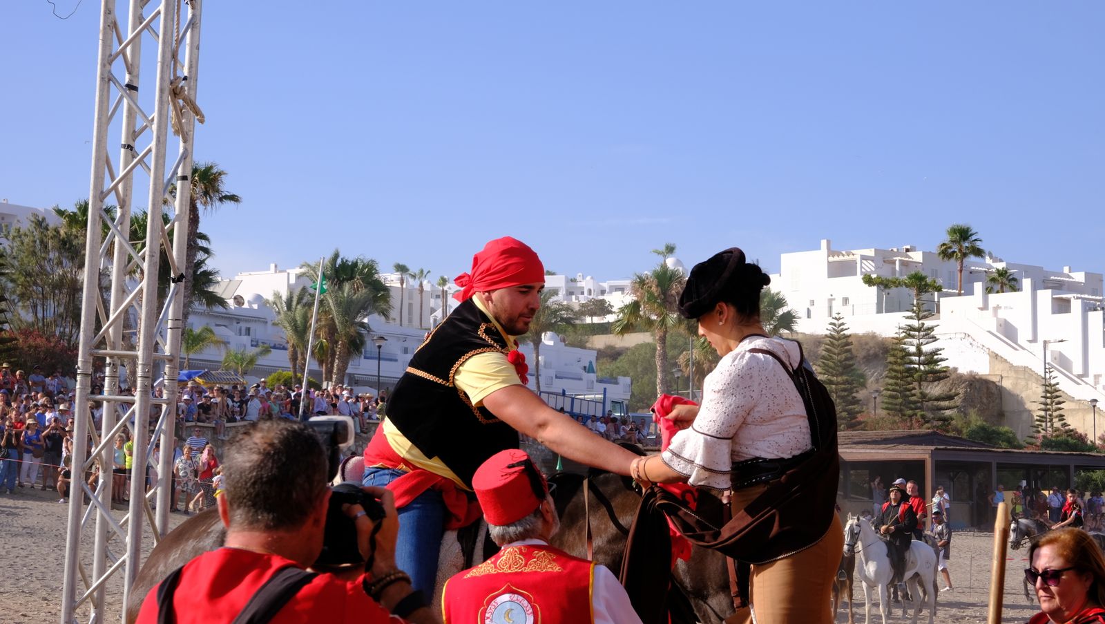 Moros y Cristianos de Mojácar en la Playa del Lance, en imágenes