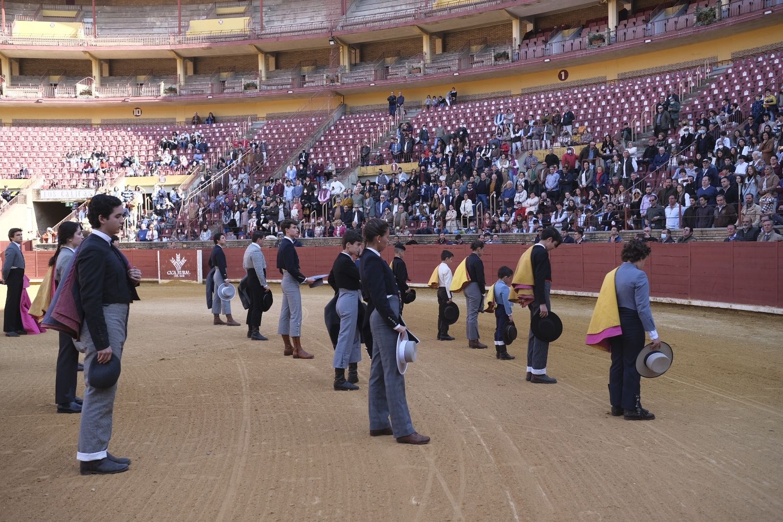 La becerrada en la plaza de toros de Córdoba en homenaje a la afición, en fotografías