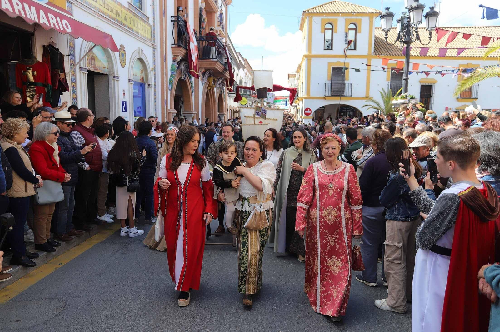 Imágenes del gran ambiente en la Feria Medieval de Palos de la Frontera, Huelva