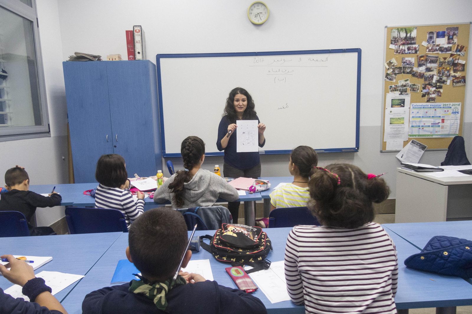 Un grupo de niños atiende en una clase de árabe en el Centro Cívico Hogar San Fernando.
