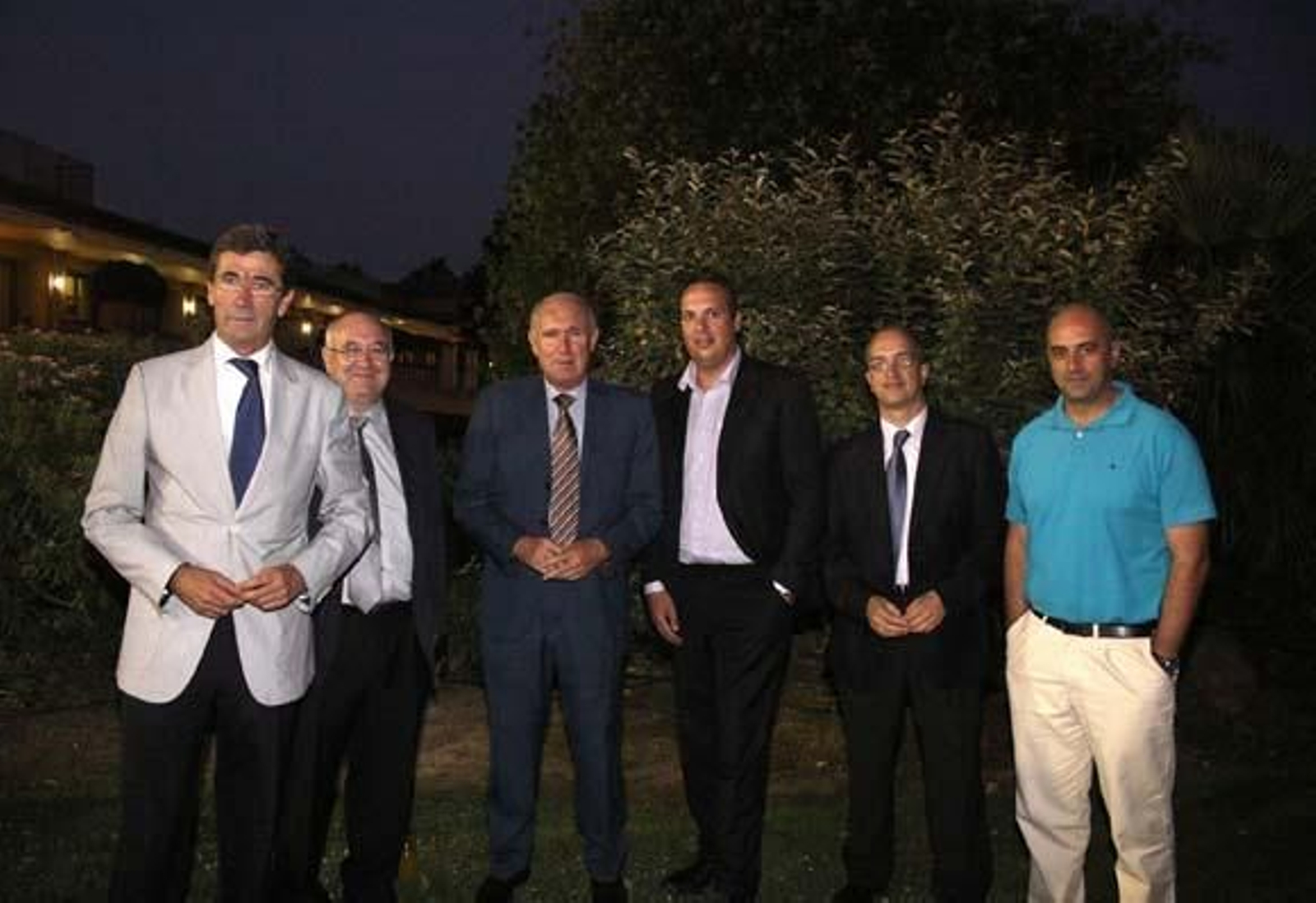 Tomás Herrera, alcalde de Algeciras; Juan Andrés Hoyos (AGE), Rafael España, subdelegado de la Junta; Juan Carlos Ruiz Boix (PSOE San Roque) y los periodistas Fernando Silva y Pedro García.

Foto: Vanessa Perez