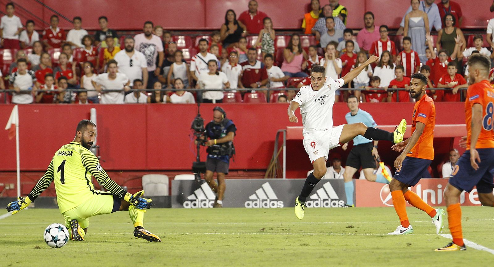 Las imágenes del Sevilla-Basaksehir