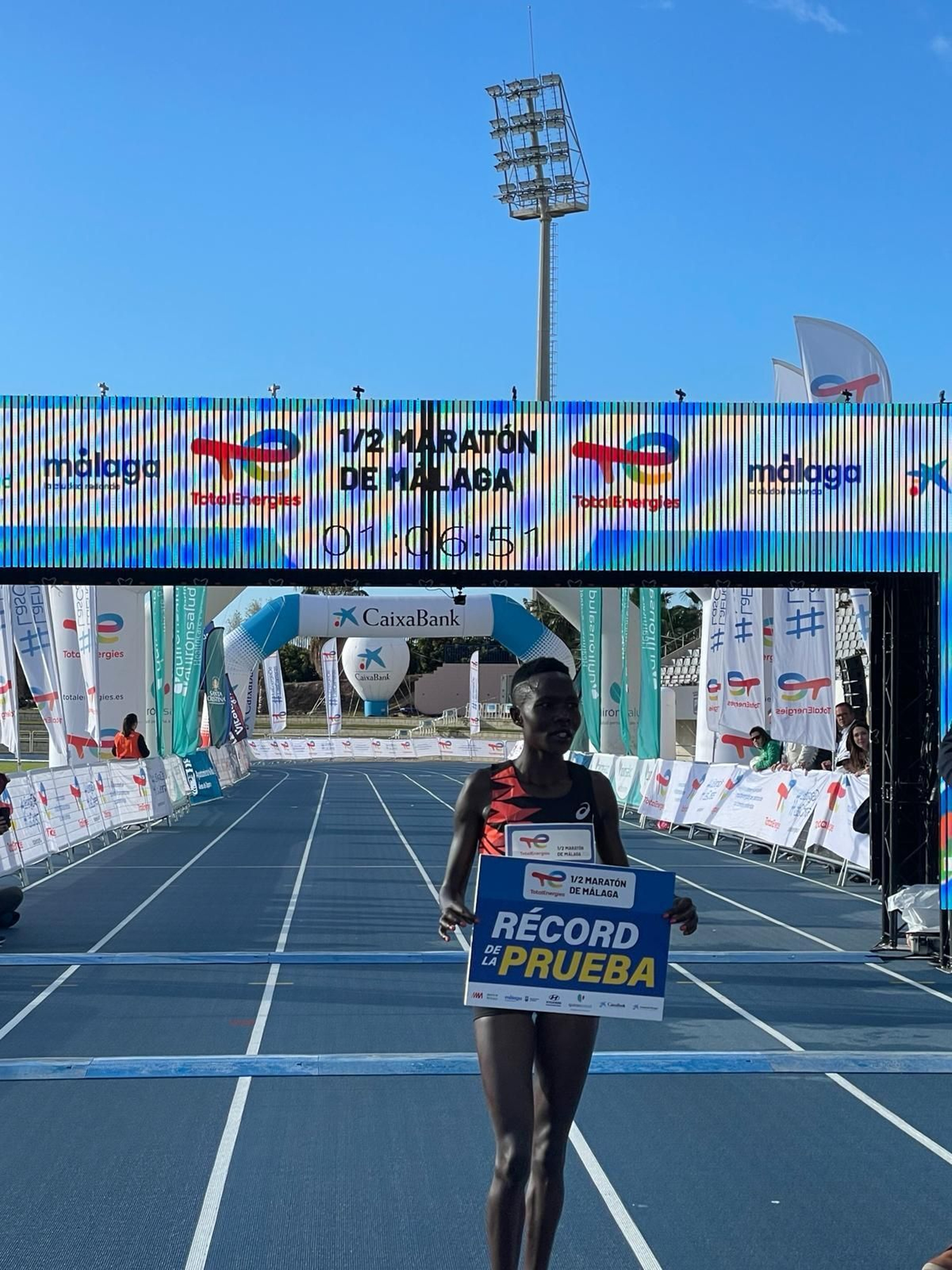 Las mejores fotos de la Media Maratón de Málaga 2024 Las mejores fotos de la Media Maratón de Málaga 2024