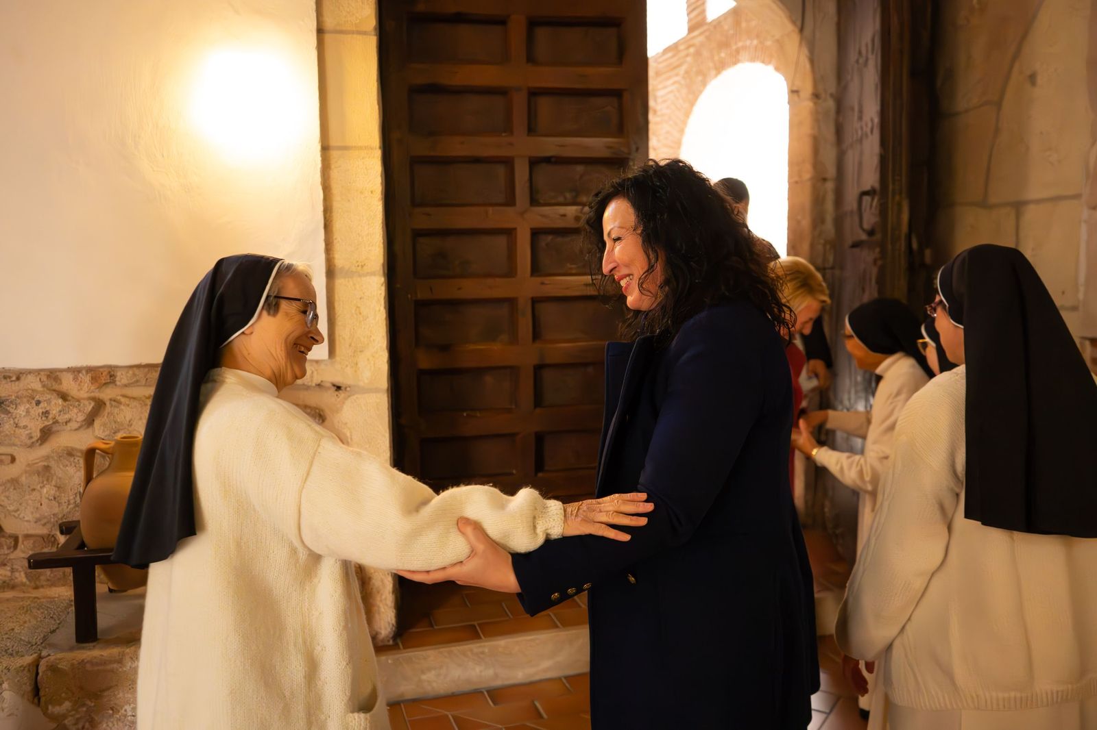 La alcaldesa felicita la Navidad al personal del Centro de Acogida y a los turnos de guardia de Bomberos y Policía Loca