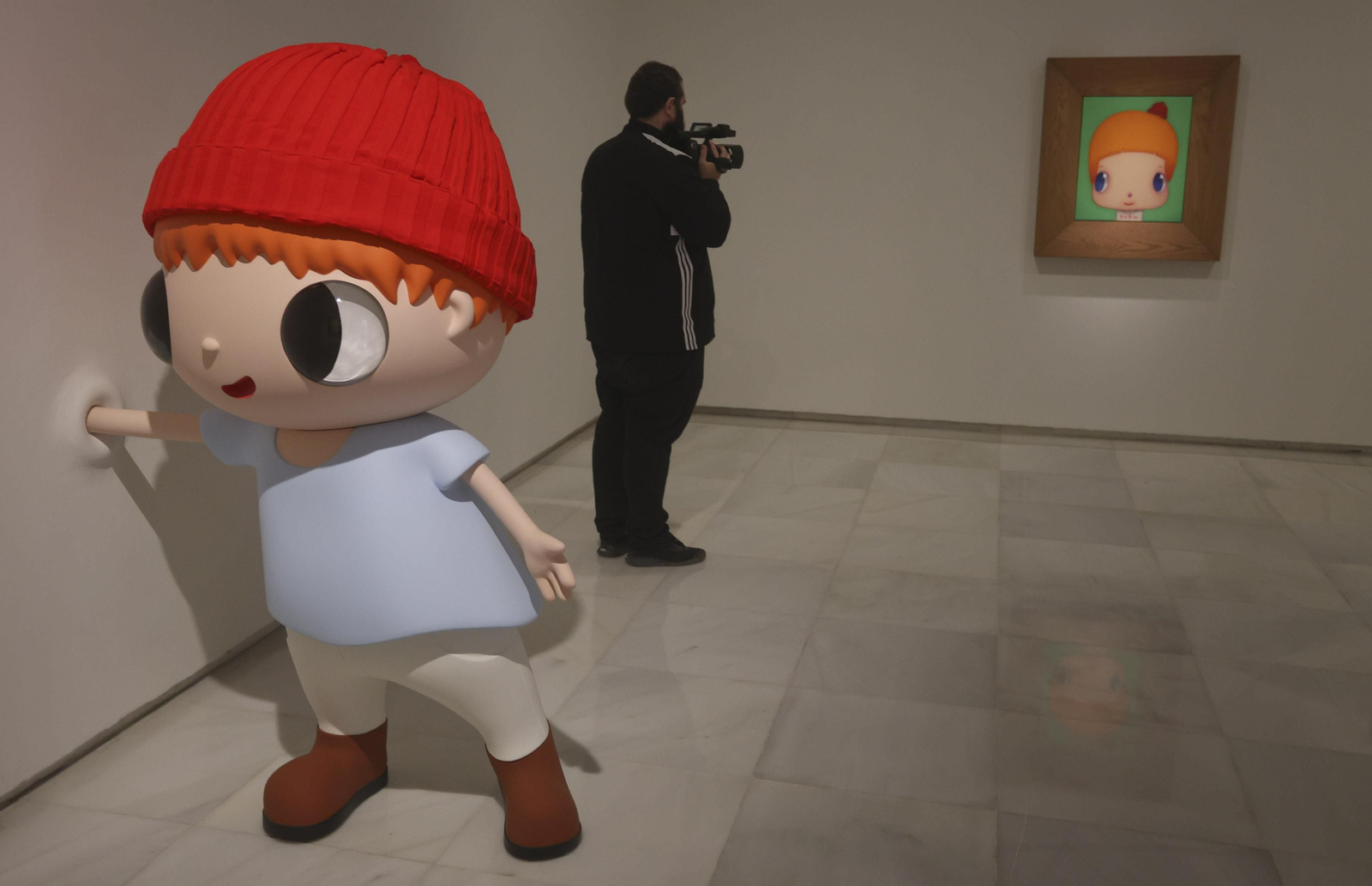 Las fotos de la exposición de Javier Calleja en Málaga y su gato Günter