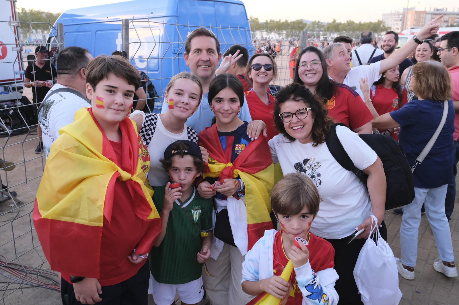 Las mejores fotos del ambiente en El Arcángel para el España - Suiza