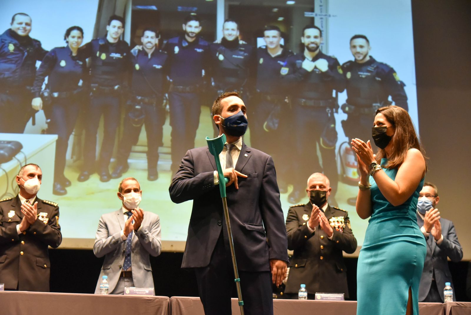 Las fotos de la entrega de medallas por el Dia de la Policía Nacional
