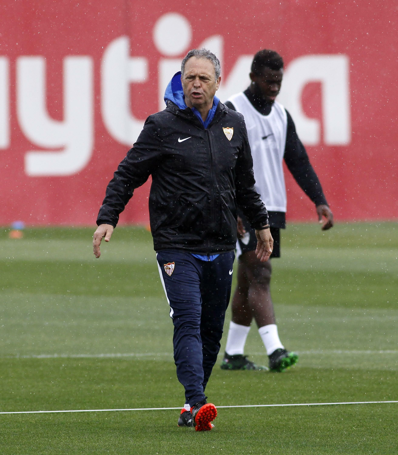 Primer entrenamiento del Sevilla FC tras anunciar Caparrós que tiene leucemia