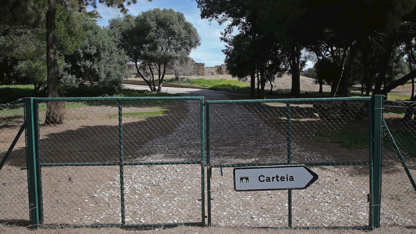 El enclave de Carteia, cerrado al público desde hace varios días.