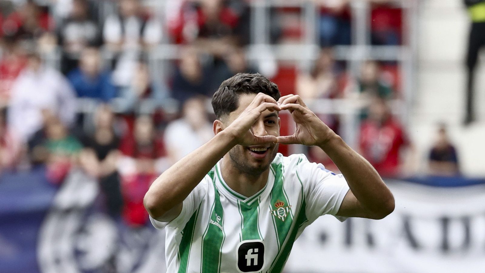 Ayoze celebra su gol ante Osasuna.