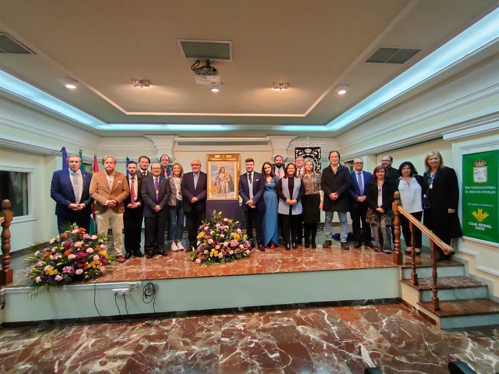 Foto de familia tras el pregón.