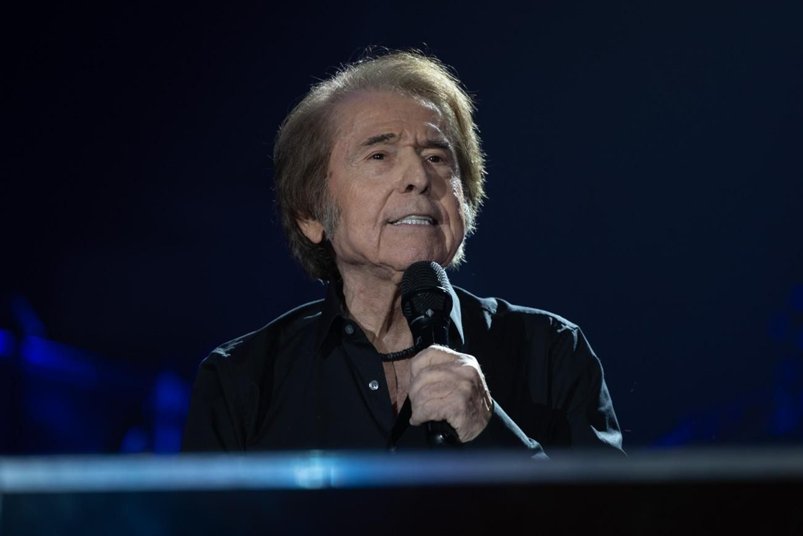 Así se disfruta en Jaén del concierto de Raphael, "Raphaelísimo"