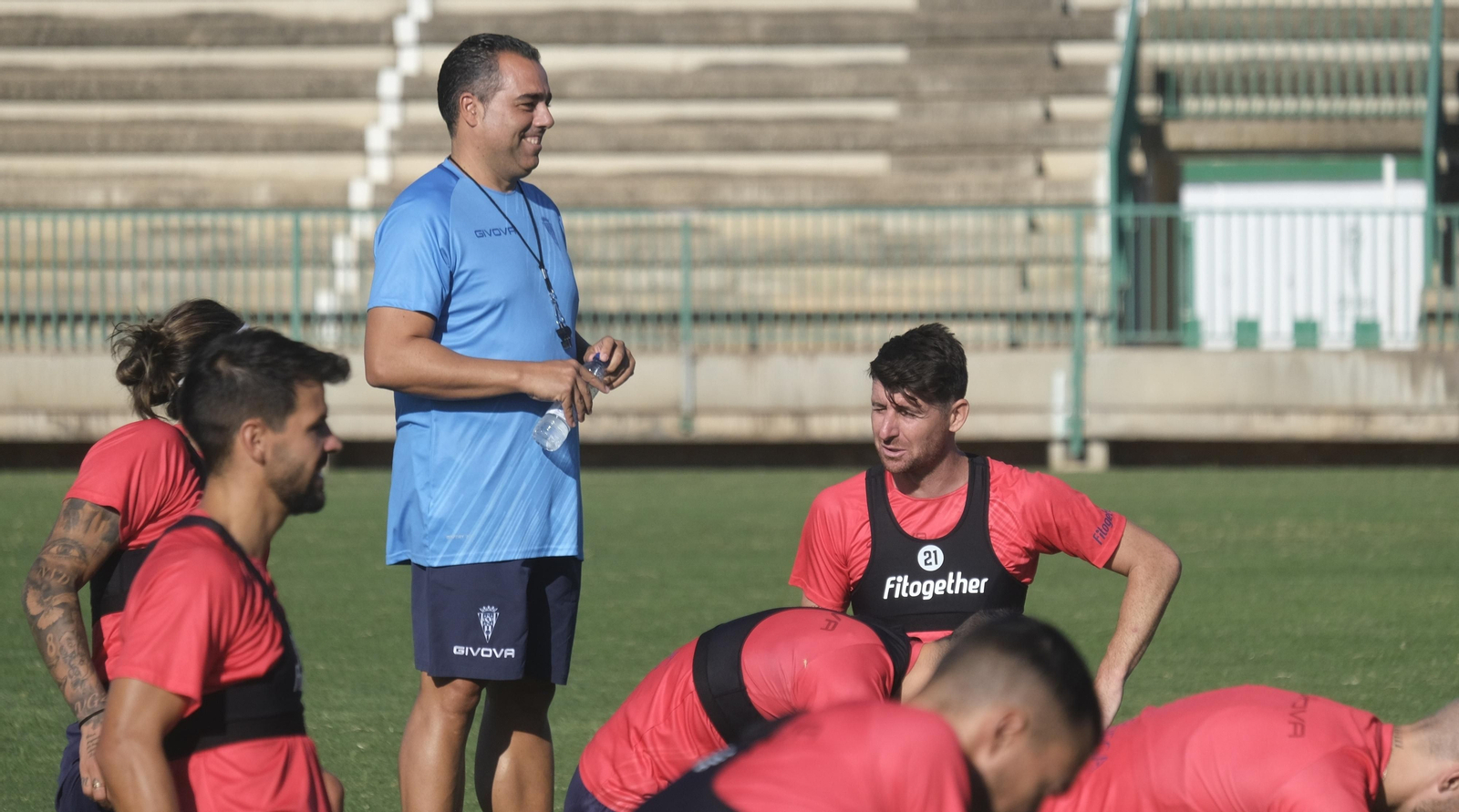 Germán Crespo sonríe junto a Gudelj, José Ruiz y Javi Flores. Germán Crespo sonríe junto a Gudelj, José Ruiz y Javi Flores.