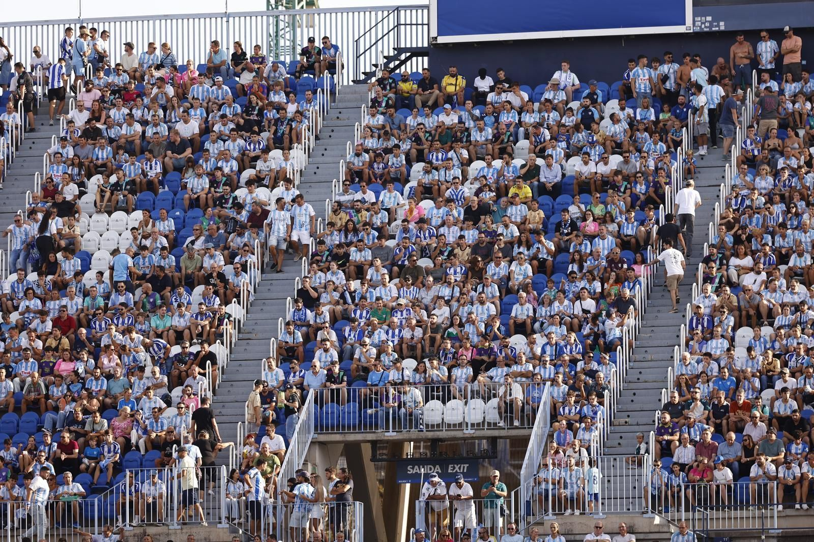 Búscate en las gradas de La Rosaleda durante el Málaga CF-Cádiz