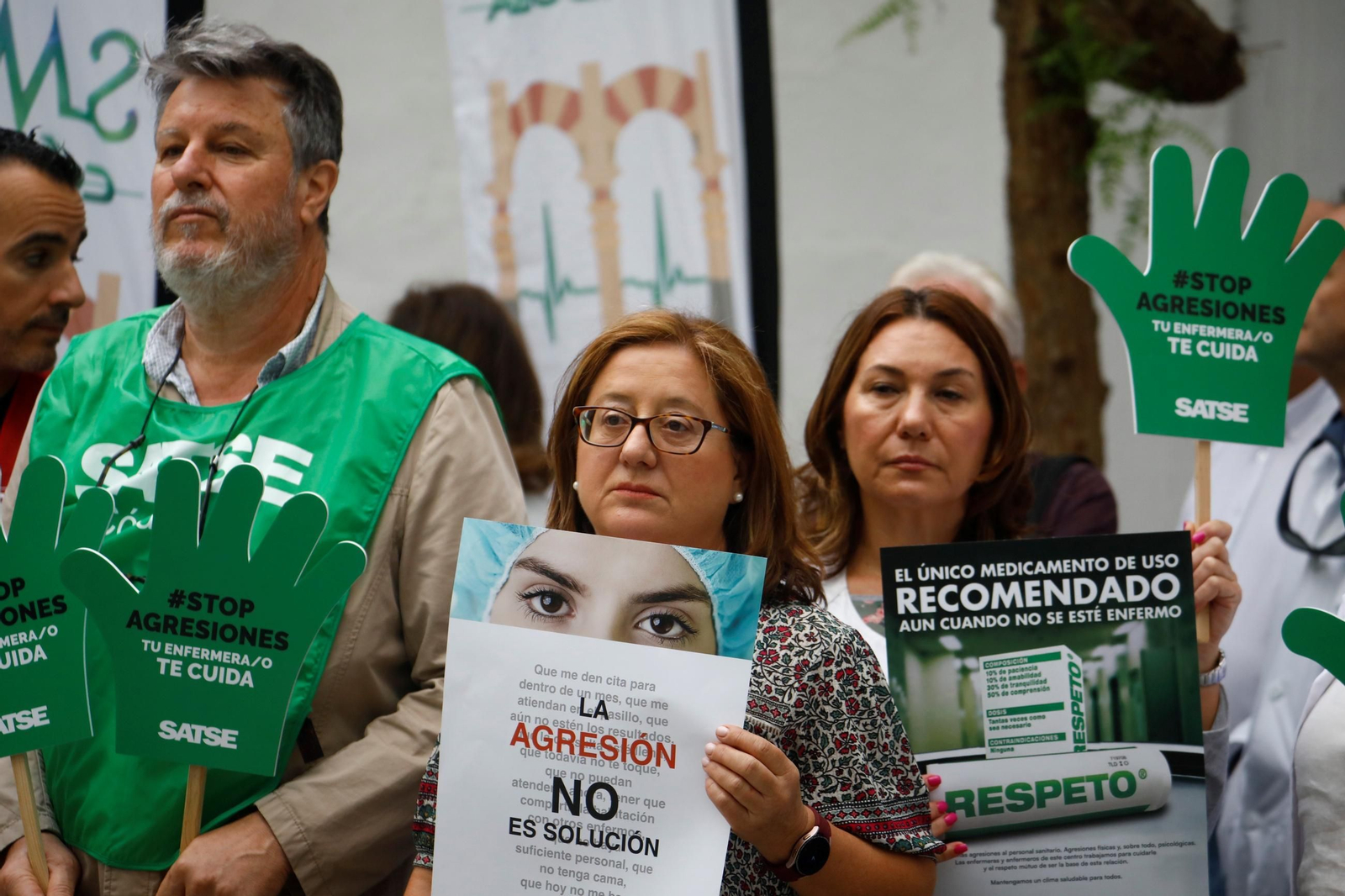 La concentración contra las agresiones al personal sanitario en el centro de salud Lucano