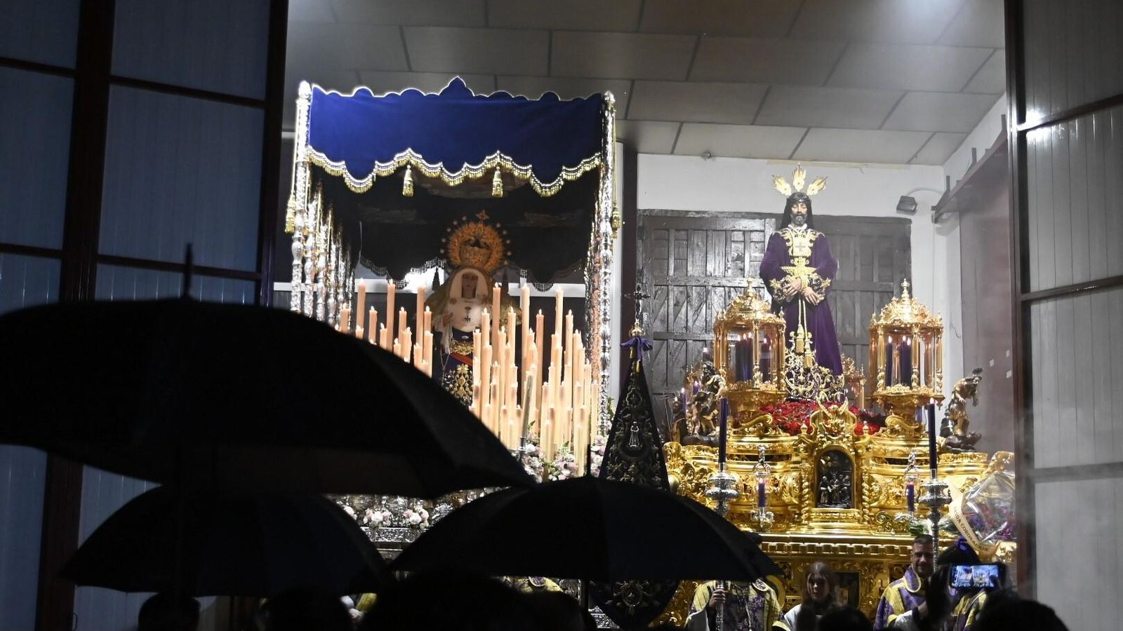 Visita a los titulares de la Hermandad del Rescatado.