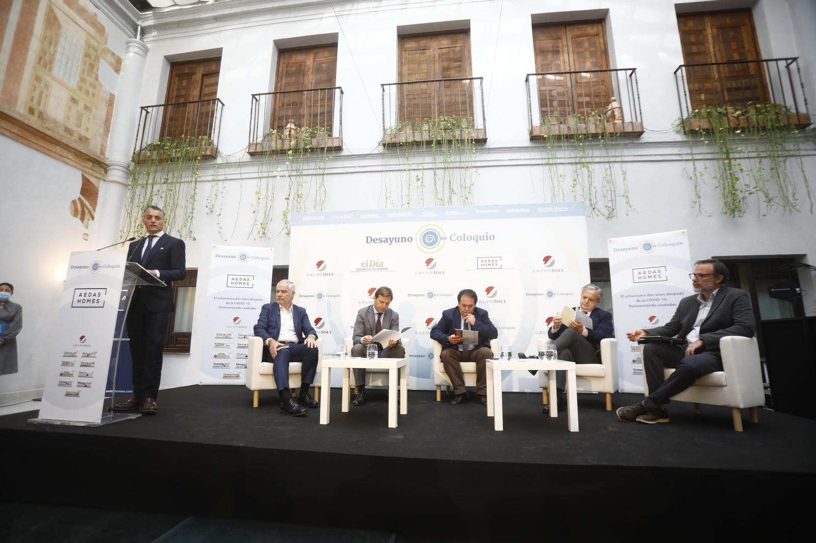 Fografías del desayuno coloquio de Grupo Joly: El urbanismo dos años después del covid