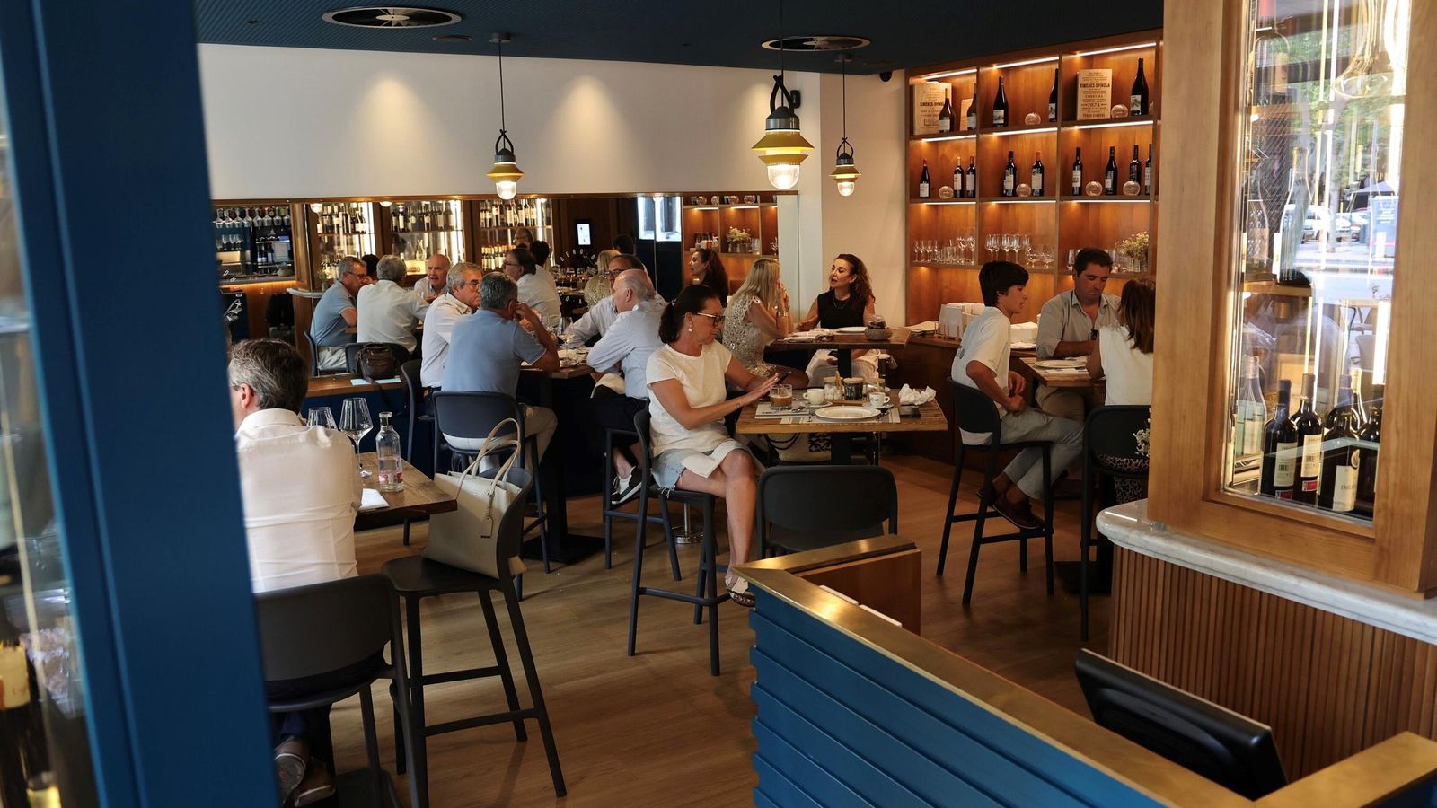 La zona de las mesas bajas de la planta baja.