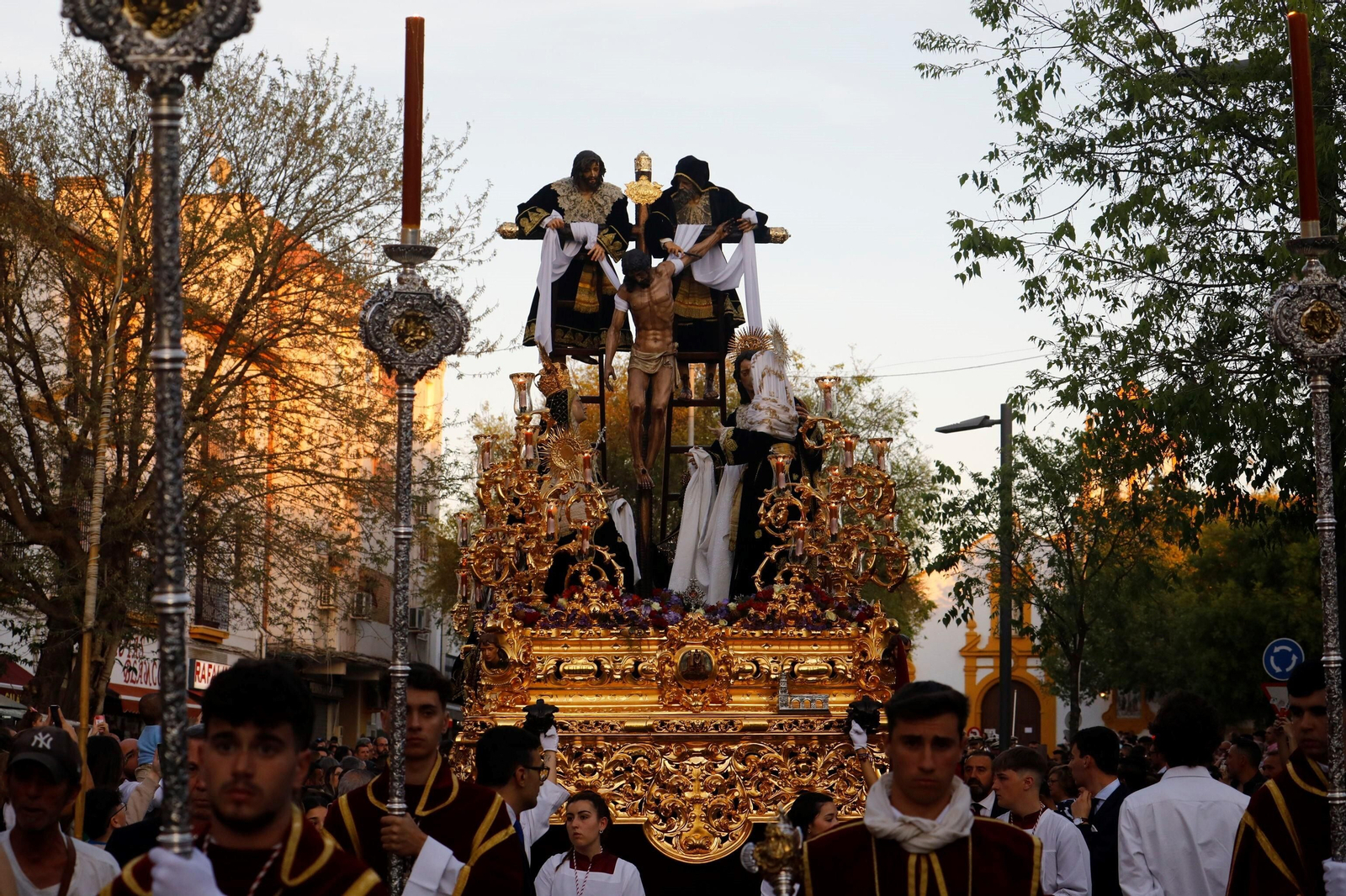 Viernes Santo en Córdoba: la procesión del Descendimiento, en imágenes