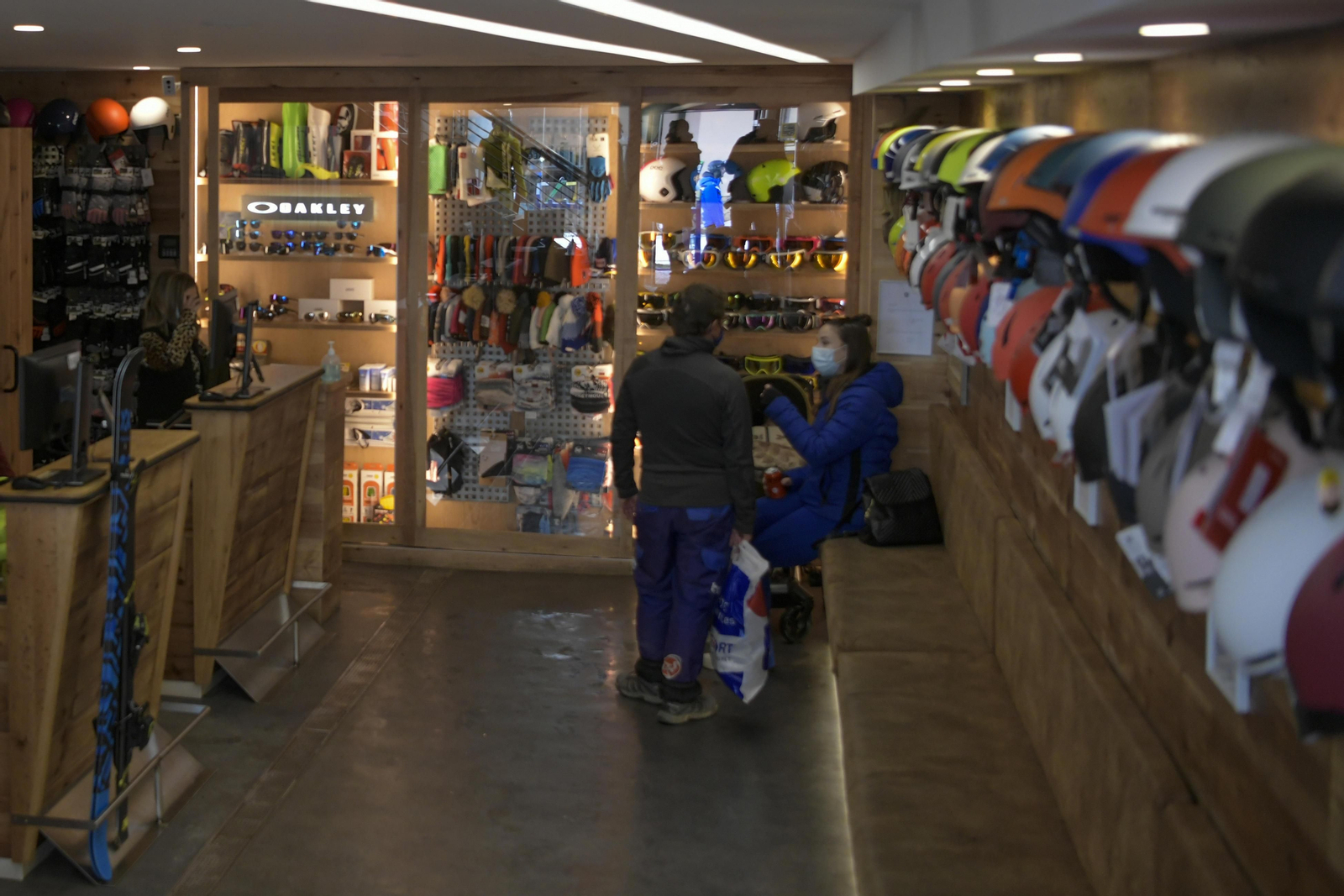 Fotos: así fue el primer día de la temporada de esquí en Sierra Nevada