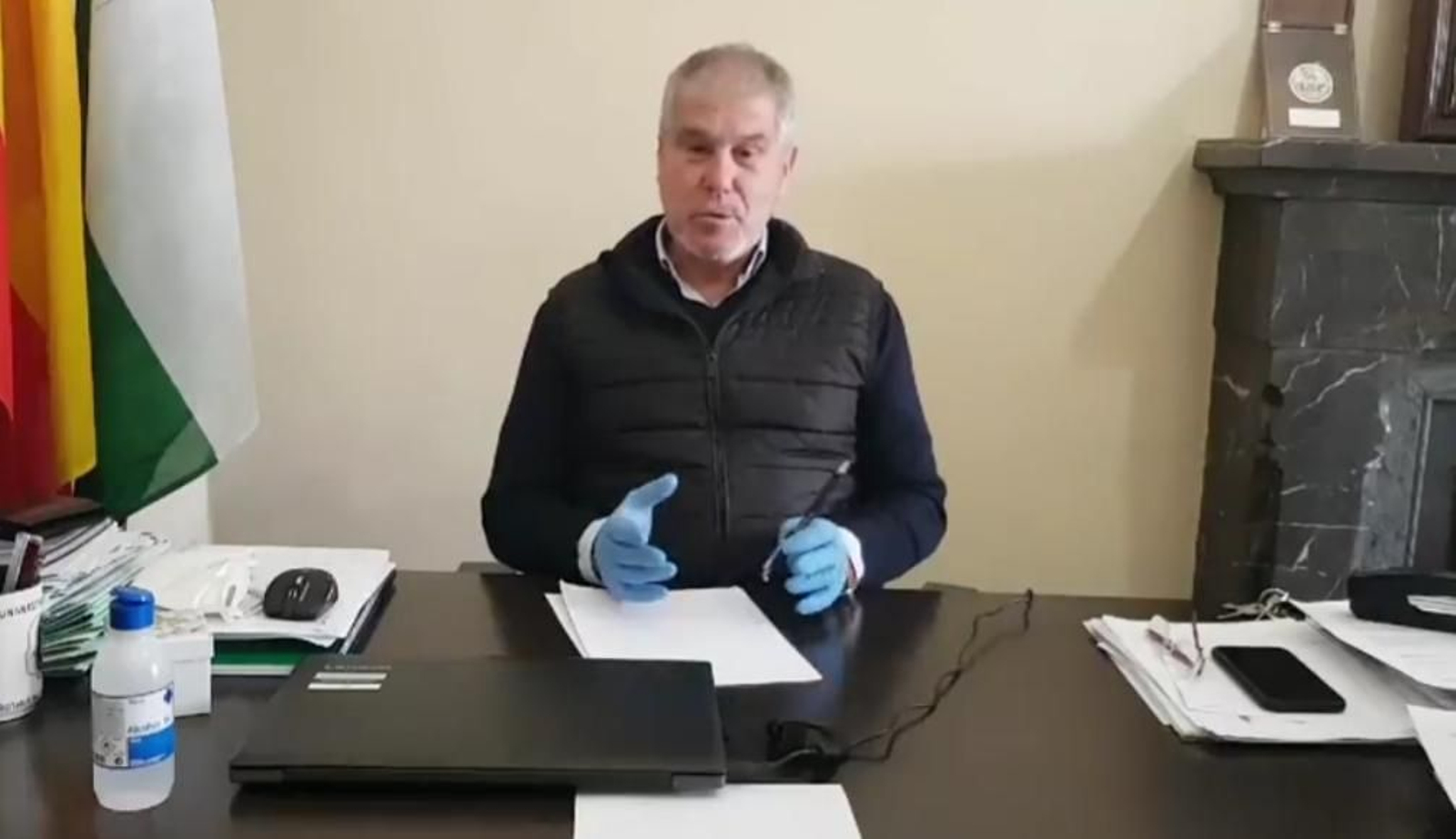 El alcalde de Belmez, José Porras, en su despacho del Ayuntamiento.