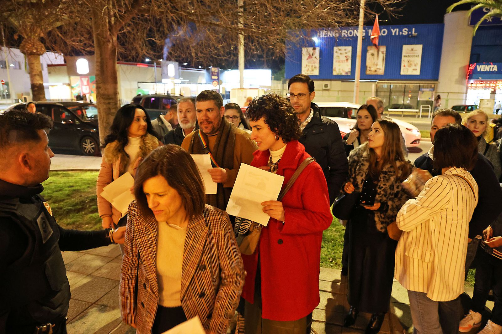 Imágenes del ambiente previo al concierto de Manolo García
