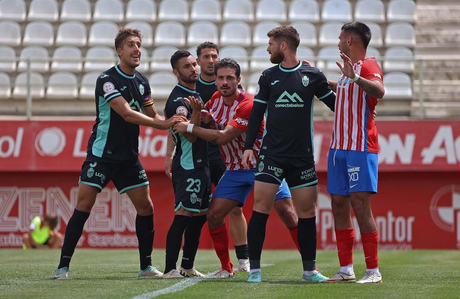 Las  mejores fotos del Algeciras - Atlético Baleares de Primera RFEF
