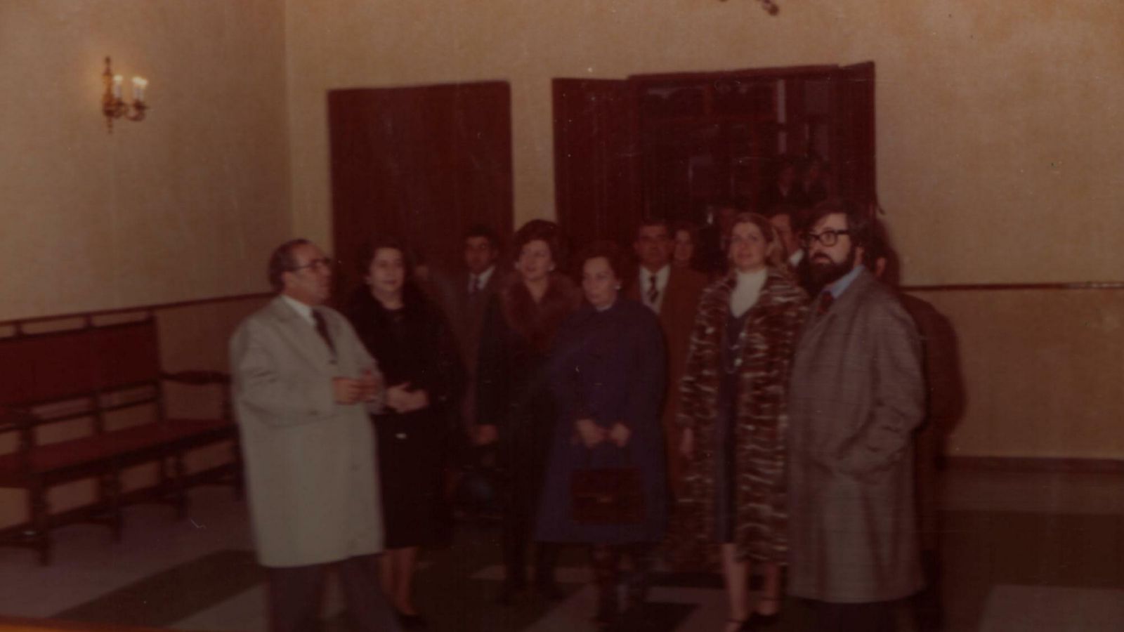 Otra foto de la visita de Ibáñez Serrador y Diana Nauta a Atarfe.