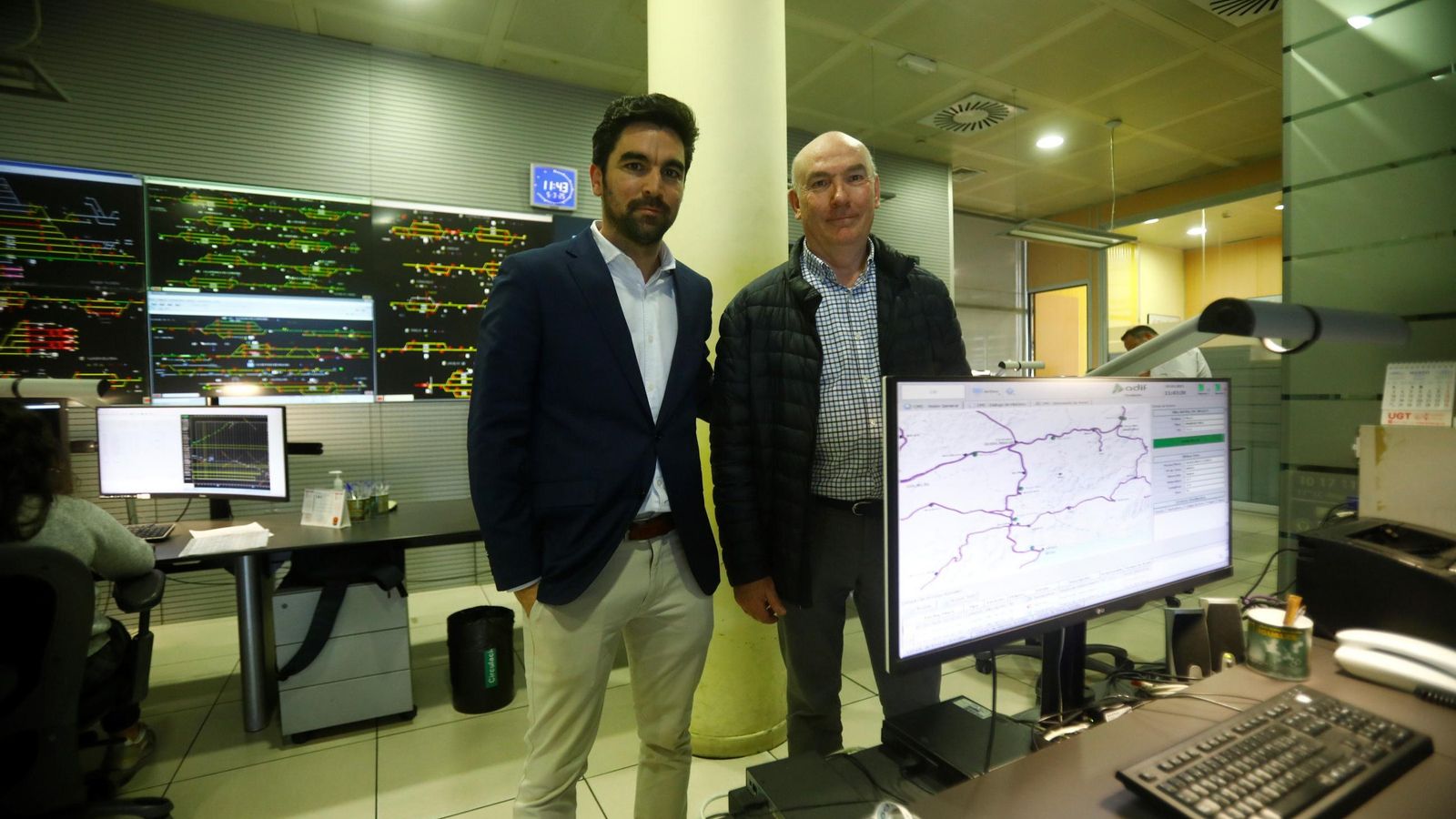 José María Muñoz, jefe de Tráfico de la Subdirección de Circulación Sur, y Antonio López, delegado de Comunicación de Adif.