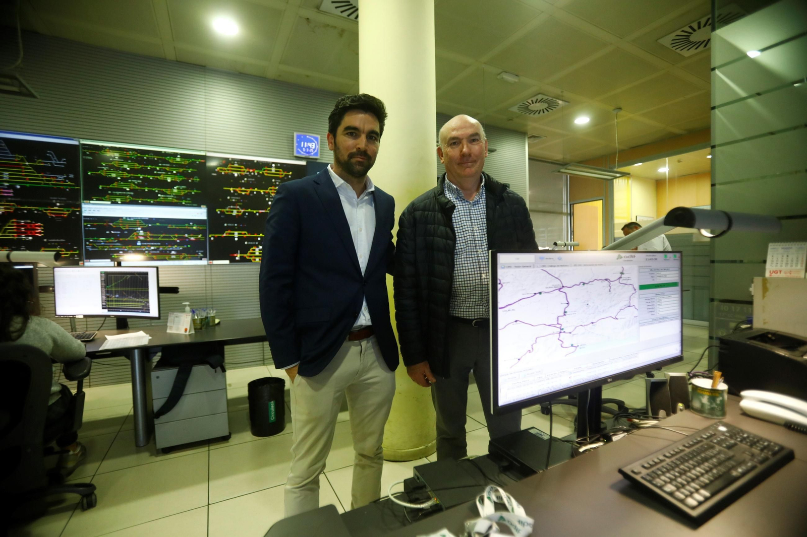 Un día de trabajo en el Centro de Regulación de Circulación de la estación de Córdoba, en imágenes